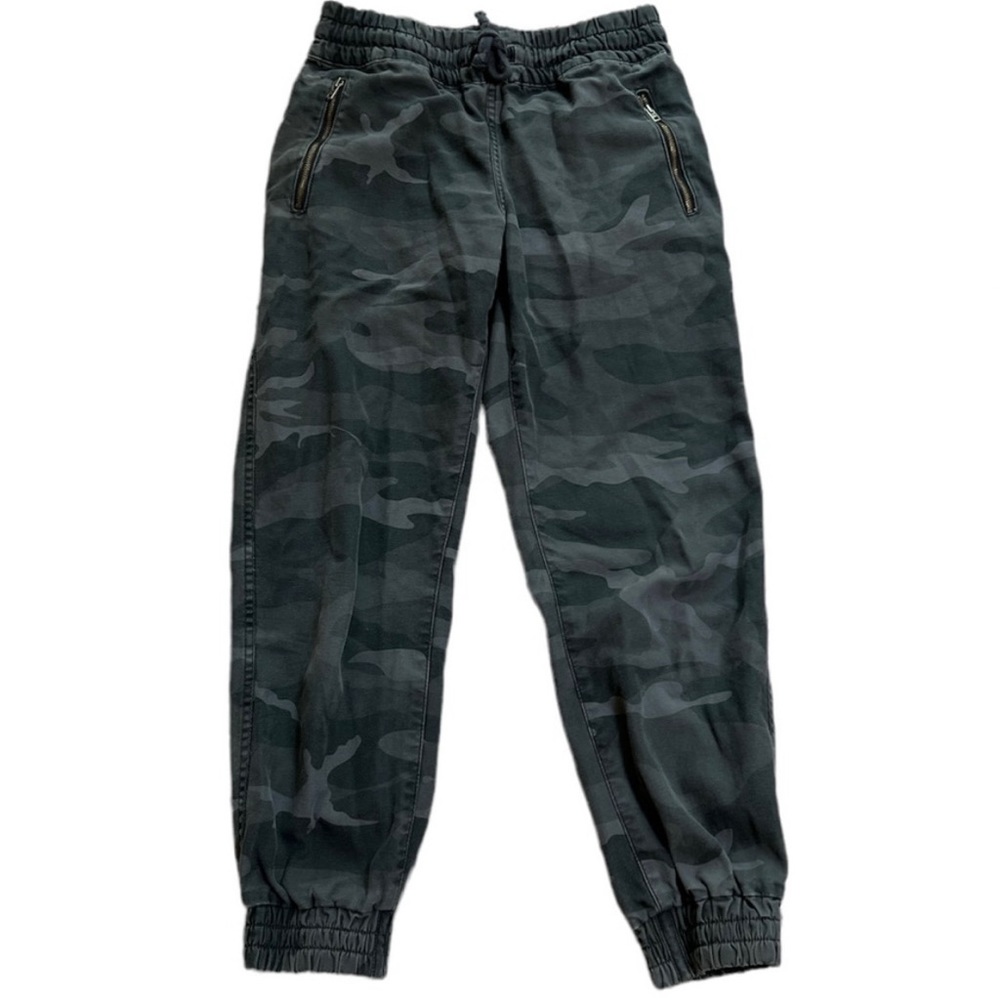 Aritzia TNA Alix Grey Camo Jogger Pants Women
Size Small